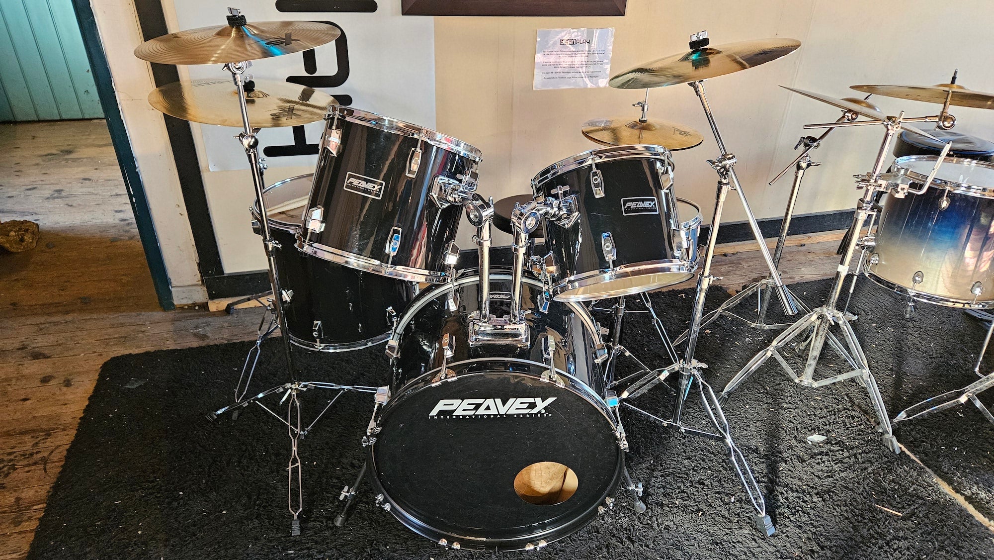 Peavey Drum Kit with Sabian cymbals and hardware
